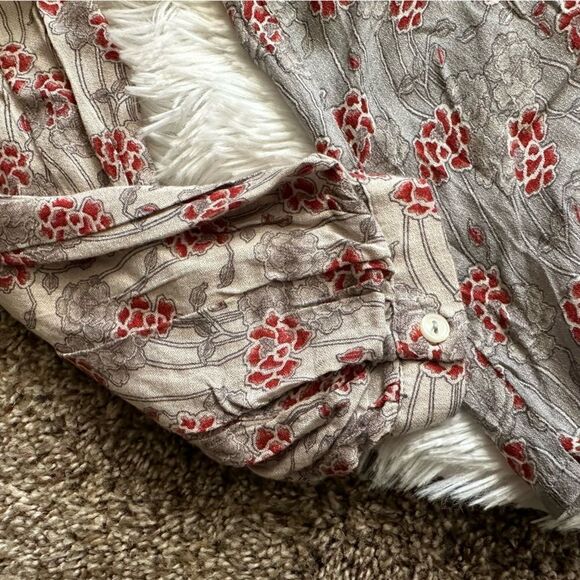 Lucky Brand Top Button Front Floral Gray Red Lightweight Womens Size Small - Picture 3 of 7